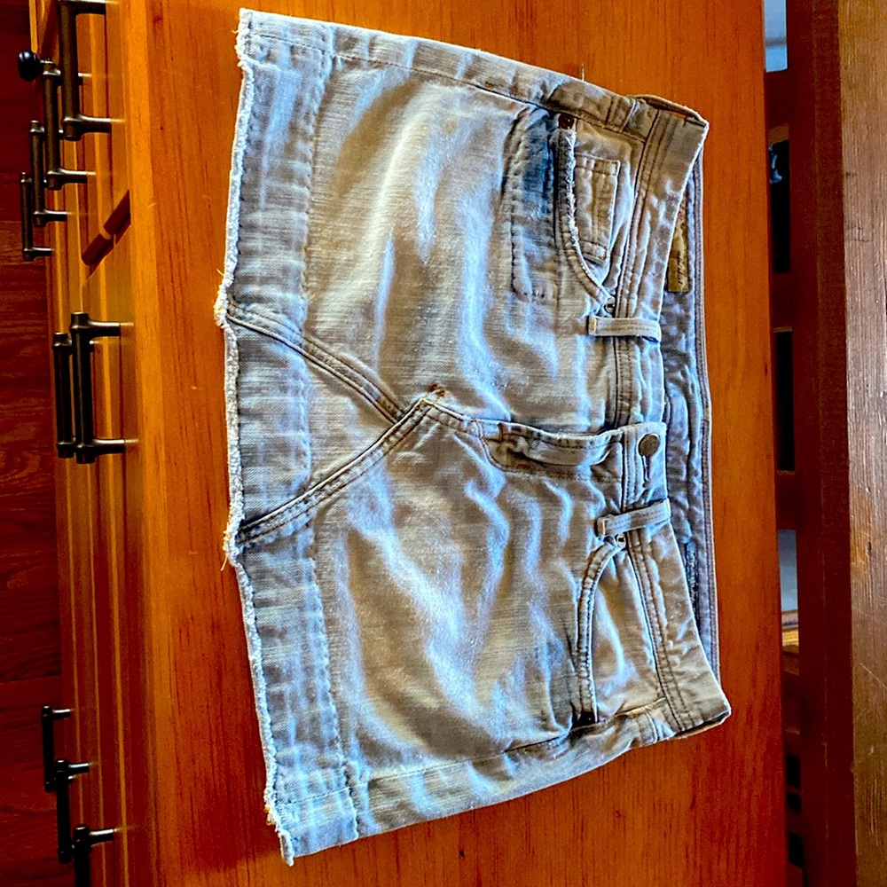 VTG Citizens of Humanity mini by Jerome Dahan!
LOVE embroidered pocket.